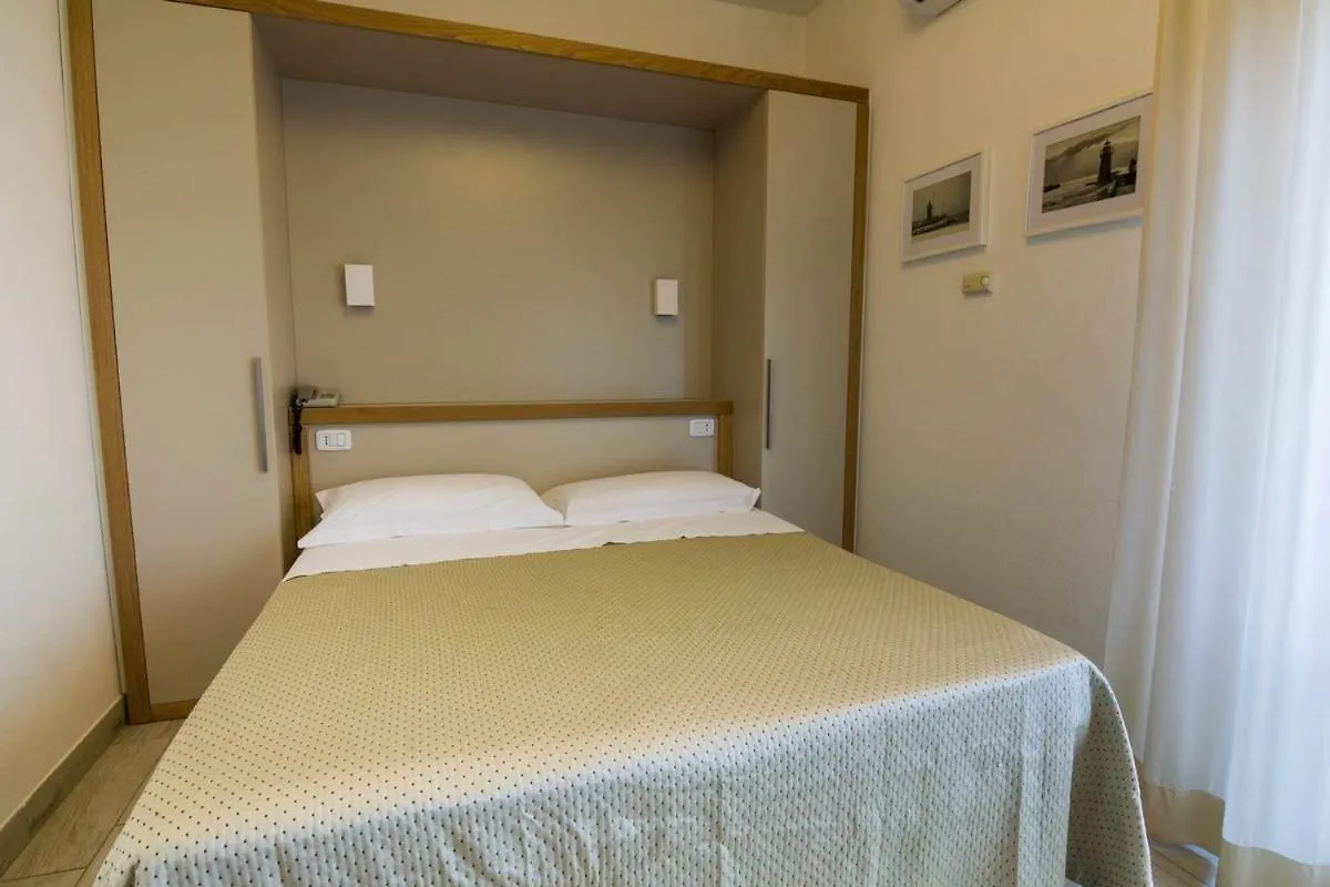 Hotel Mirella Castiglione della Pescaia 3*,  Italia